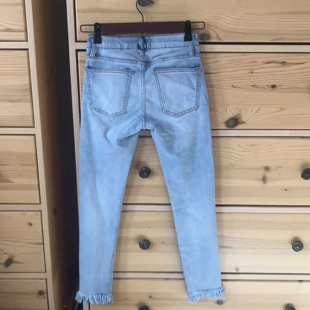 EVIDNT Hermosa Light Wash Frayed Skinny Jeans Size 24